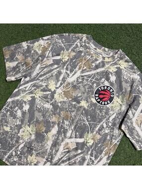 NBA Toronto Raptors Camo Graphic T-Shirt Mens Medium Streetwear Sporty Y2K Fan